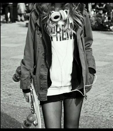 TheJournalOfHer's profile picture. just a girl trying to get by.