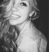 Austin Mahone's younger sister. I'm 15. {Single/Bi} Claire is My Buddy Not Yours-N