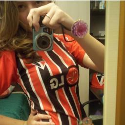 aquela que acorda, depois de um sonho, levanta, depois de um tombo, sorri depois de uma grande decepção