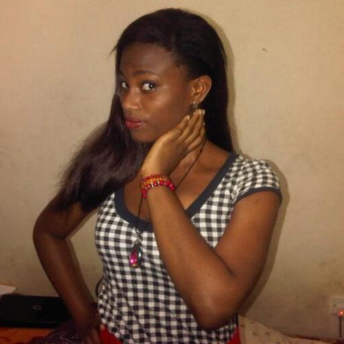 °|Make-up artiste|
    
   |IG:Mz_lymarh|°