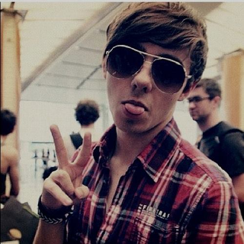 Hi! I love the wanted xx and I'm not 18! I'm eighteen!
Follow me and I follow you back :)