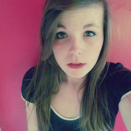Hey, je suis née le 27 décembre:'). Bref, je suis fan des 1D. @onedirection c'est mes idoles