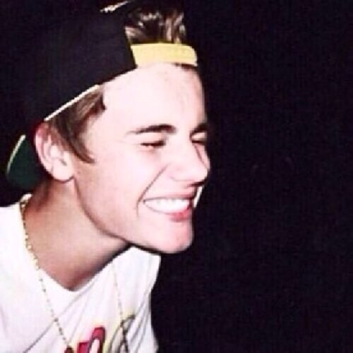 This is a free follow! Could you please go follow @bieberrhugs thankyou! You'll get a definate follow back