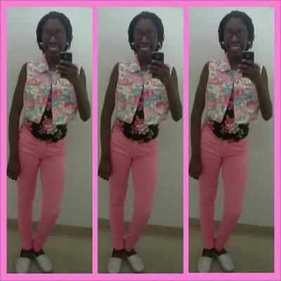 hello , welcome to myy world:)) yungGIRL wit all diS caSh , immPRICELESS :)) cashOUT or catchOUT ! btw myy namee iss Icee . follow mee tho , toodleS