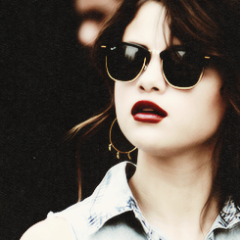 kiss me @selenagomez