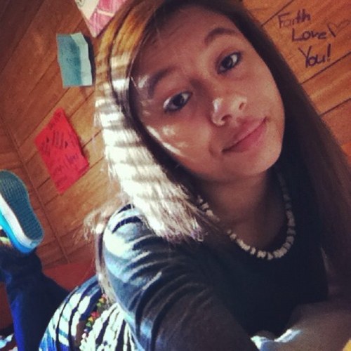 Im single , and im awesome person . Im going to high school !  follow me and i will follow back !!!(: byee  
#trustnobitch ❤☺