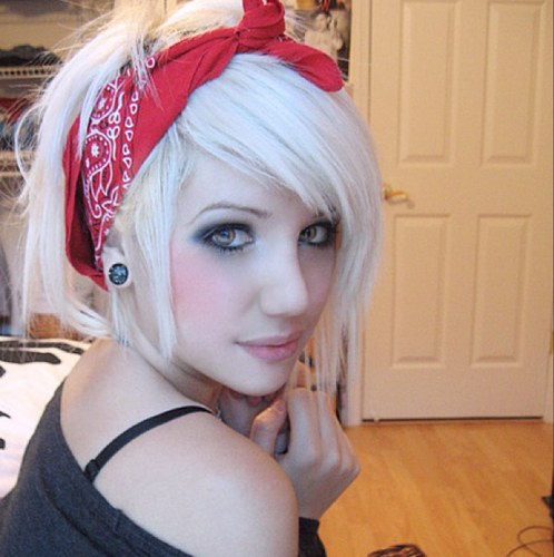 Hi im destiny im blond and 17 i like austin and ally. But super shy i love making music i play piano and guitar and looking 4 a bf and friends. :)