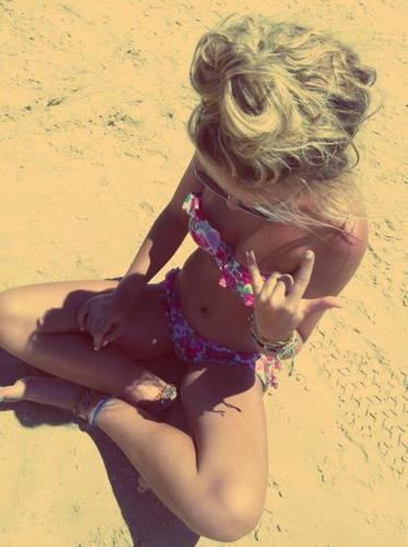 blondelifeeee's profile picture. Blonde hair, don't care. I follow back! Big: @Belle_Of_BallSC ❤