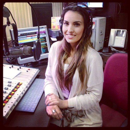 Locutora da Rádio Guararema Blumenau.Miss Timbó 2011.Estudante de Jornalismo. Respiro música. Deus é minha base!!