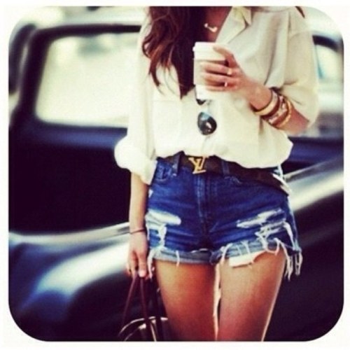 I follow back! 
Just be yourself✌
Live.Laugh.Love.