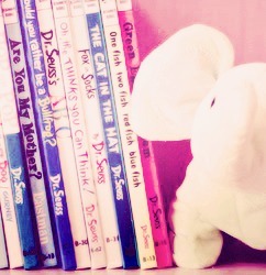 EscrivaninhBlog's profile picture. Twitter do blog Escrivaninha 
dedicado a historias, poesias e musicas enviadas por nós e pelos leitores :)