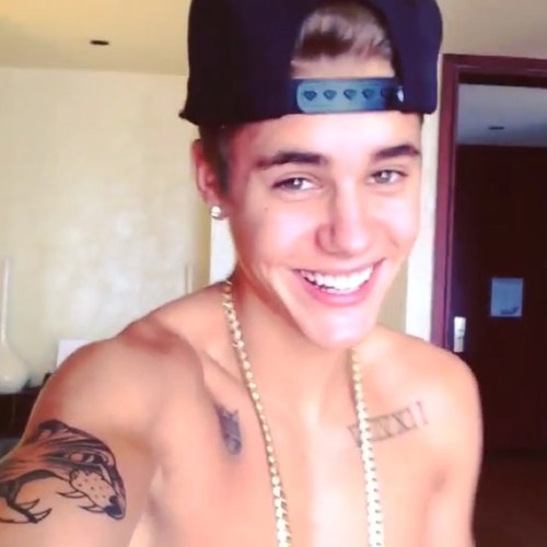 I ALWAYS FOLLOW BACK! ;) I AM A BELIEBER ;)