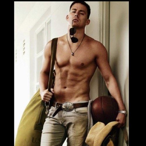 ZMellark_CH's profile picture. I'm 17 years old and just your typical bad boy, I'm dating @JaniceStanleyRP I love fixin engines that's my life ||CHS||RP||18+