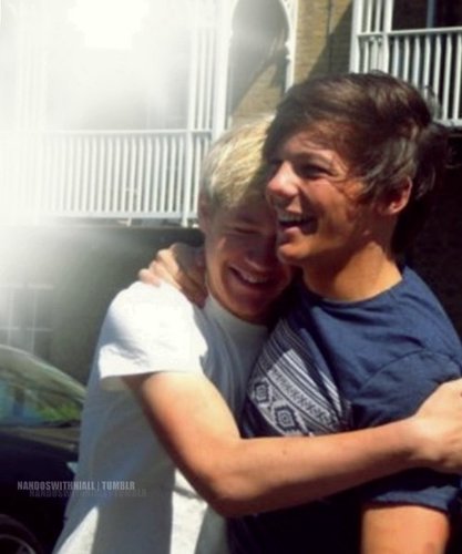 savednv_'s profile picture. gave you a free follow so please follow @varsitylirry & @mojitozouis ♡