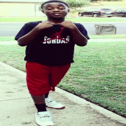 I follow back got damn	Follow My Bestfriendd @DeeLashay_Gay