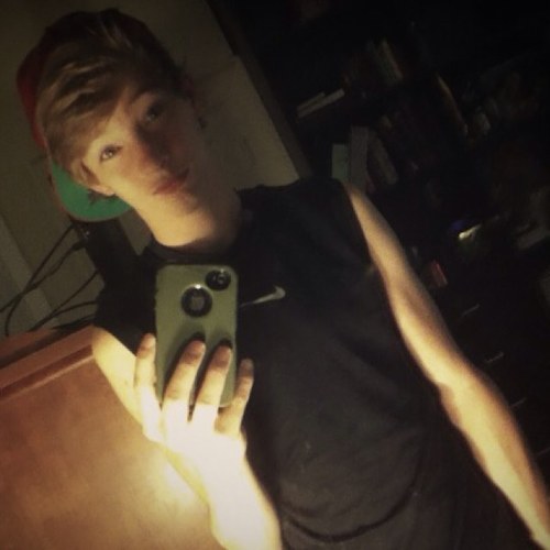 PowellCorbyn's profile picture. Pretty chill. Haha, follow me if you like, goal 500? Haha. /skate or die\