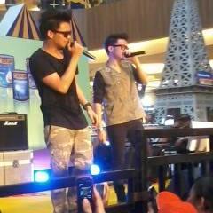 (100413) we always suport @smashindonesia and @mrezanugrah forever #loveyou #peaceup