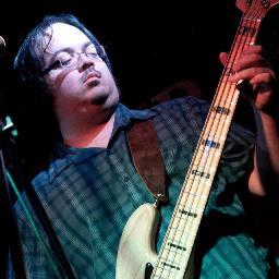 Bass player for @chinasyndrome, @drivebypoets, occasional musical theater and other projects.