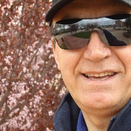 Llevo mi sonrisa por 🇪🇸🇨🇦 y al mundo por montera. Español
y Manchego como buen Quijote..!!
