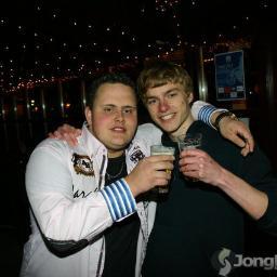 elektromonteur in opleiding bij Vlaanderen en van der Willik B.V. gek met me maatjes , APRILIA RS ,wedstrijd zeiler ,grolsch bacardi jagermeister liefhebber .:)