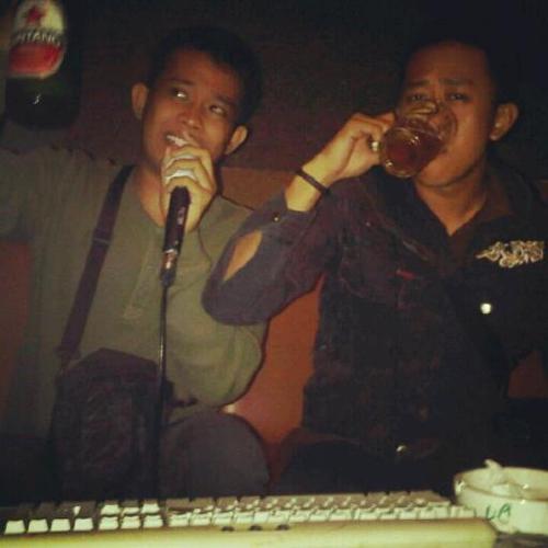 Born to be happy, not to be normal \m/3216E9F7