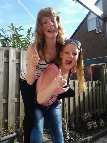 14 years old, Helinium, Best Leanne, Isaa & Melissa .
I Always Love You.