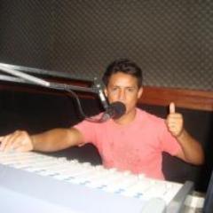 AURISTENIO SOARES DE ITAPIPOCA
LOCUTOR DE FM,PROGRAMADOR MUSICAL E PRODUTOR DE VINHETAS E COMERCIAIS.