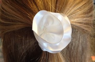 I am a mum to two young girls who loves making handmade hair accessories in my spare time. Please take a look.