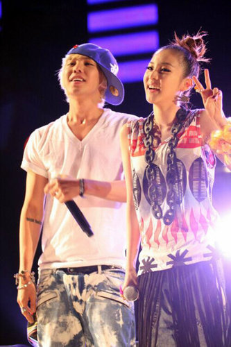 Support SpongeG and SanDee ♥ Fangirlin account for Daragon^^