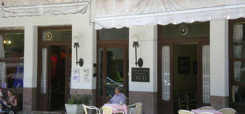 Bar con muy buen ambiente en el Paseo de Vara de Rey