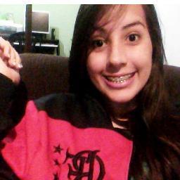 Garota sorridente, alegre, irritante, orgulhosa ,amiga, ciumenta, freska, boba, leza, ironica, chorona, dramatica. Bú, essa sou eu : )