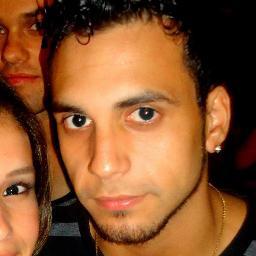 “Talvez tenha sido por um olhar,Talvez por um sorriso…Talvez tenha sido por aquelas palavras ou talvez aquele instante contigo