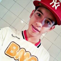 14 Anos,  Música,  São paulino , Brasileiro,  Familia,  Solteiro, Amigos, #Deus  #s2 , Sair e Outros .. Follow-me? :3 http://t.co/UETUZgRScI