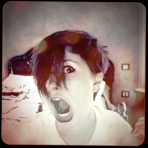 AlwaysWhovian's profile picture. ₪ ø lll ·o. 
I'm from space, and the future, I have two hearts and...27 brains!     (Sono una femmina)