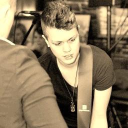 Lead vocalist/guitarist for @thevarlas