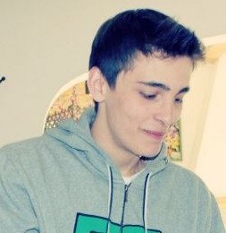 Sem contraditórias,prefiro ser eu mesmo. Otimista, Batalhador e feliz .