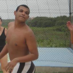 todas as pessoas vão te fazer sofrer , essa é a verdade . :// segue o andiiinho segue ? : D .