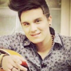 Amo cada detalhe seu, simplesmente por ser seu. @LuanSantana 2 years de FC! Presidente @RoniGonchorki Vice: @bayside_ e @juliazappelini