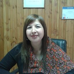 Magíster Derecho Familia, Mediadora Familiar,  Ingeniera, Feliz madre, Libre pensadora, Chilota.