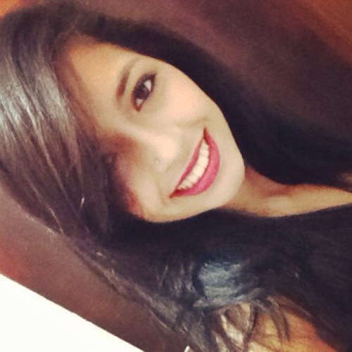 Não sou mulher das que acreditam,Que entendem o que é sentir-se bem ou mal,Nunca terei palavras que te digam coisas sem te machucar.