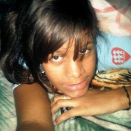 Soy una niña sencilla,simpatica & Me rio de todo WaoO Diferente...*-* & Amo al poeta callejero Ilove you muack♥....!!