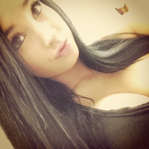 Just an average girl. Not famous. Not rich. But hoping to be some day =] Movie goer. DealFlicks intern. #followback #f4f #teamfollowback