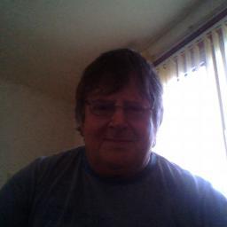 hi my name is Tommy I build ships have a laugh and look after my family ,living the dream
