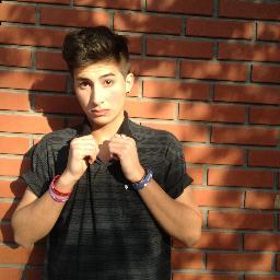 I'm a boy who admires singers, who worked very hard to get where they are now, they are my idols! :)