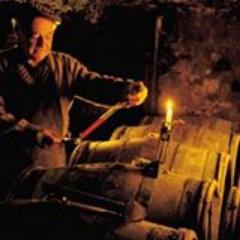 Vouvray: Petit bourg renommé grâce à son fin nectar qu'ait le Vin de Vouvray, situé au cœur de la Touraine à 10 km en amont de Tours et à 230 km de Paris.