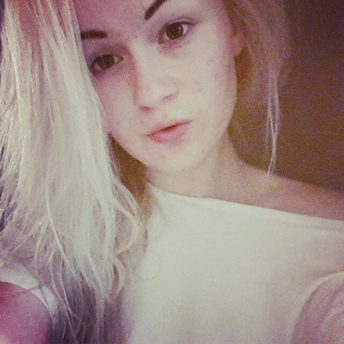 follow me and i will defintely 100% follow you back♥ xxxxxxxxxxx