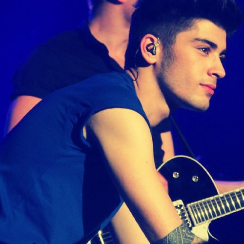 Directioner
                 Eu amo a gabi, ela é so minhaa