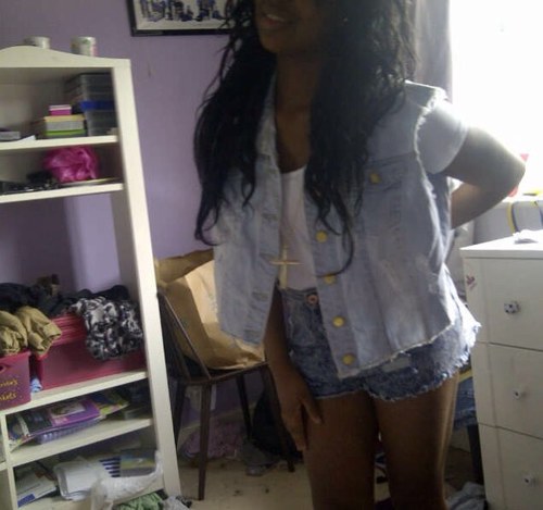 I'm just a young girl with a very close friend who want to sing, dance and act for a living! Xxx