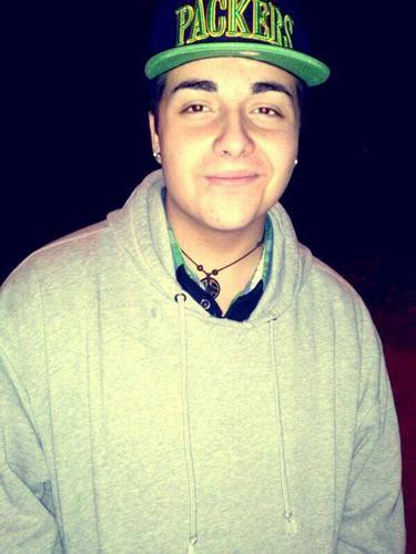 17 años, Valle del Elqui, Me gusta el Rap y hago música. Sígueme y te seguiré.