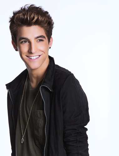 Jacksonandfans's profile picture. Pictures of Jackson and fans from Summer Break Tour and more!